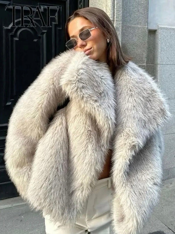 Celeste™｜Onweerstaanbare glamour met deze Faux Fur!